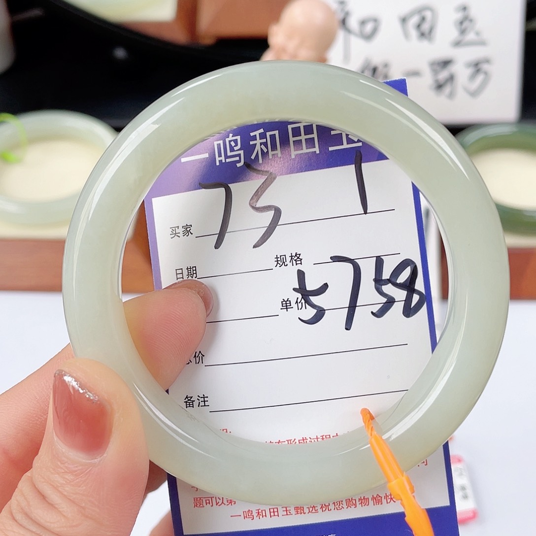 和田玉手镯未镶嵌