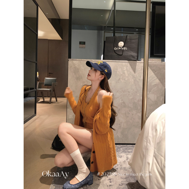 两件套女韩式麻花针织秋冬新款V领吊带背心配中长款毛衣开衫外套