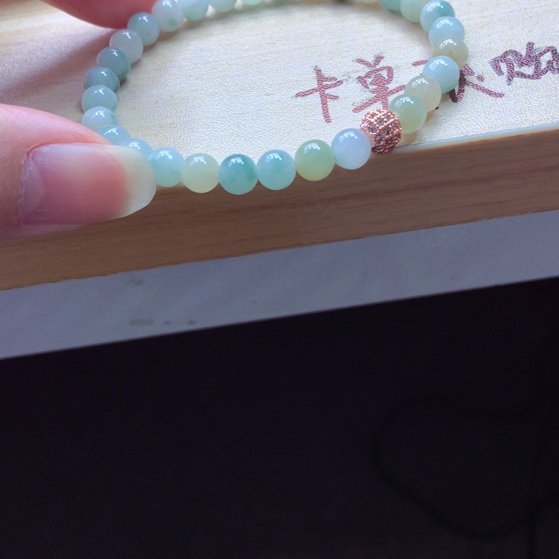 翡翠颈饰未镶嵌吊坠