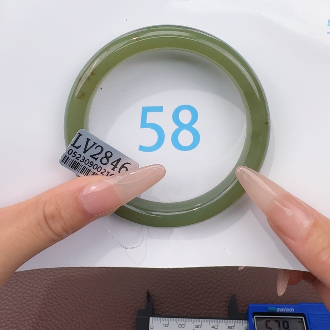 和田玉未镶嵌手镯