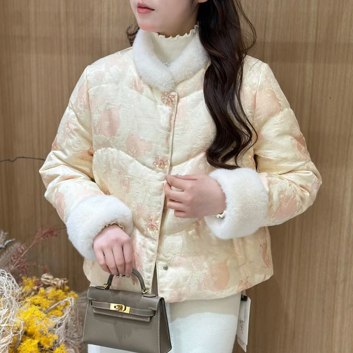 新中式人丝面料领口卡兔毛羽绒服