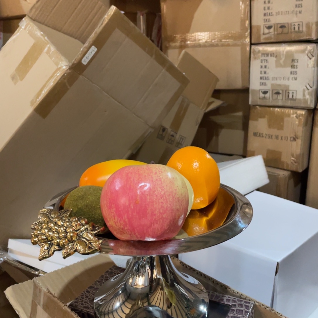 陶瓷花瓶，仿真绿植。