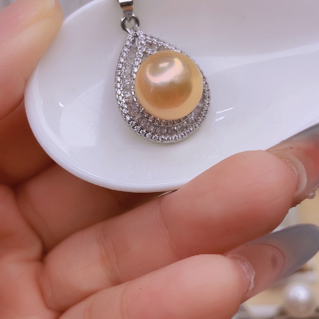 淡水珍珠吊坠(赠链)未镶嵌