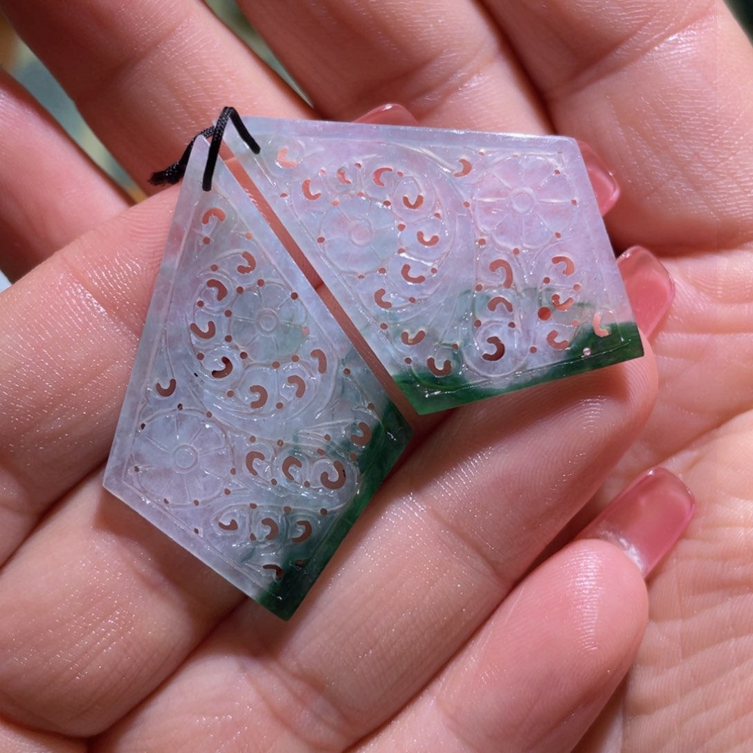 翡翠颈饰未镶嵌耳饰