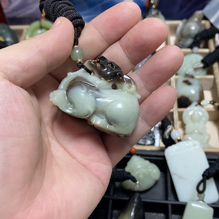 顺***和田玉未镶嵌颈饰