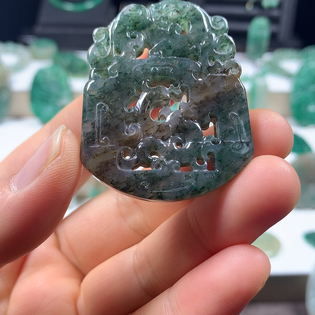 未镶嵌独山玉颈饰
