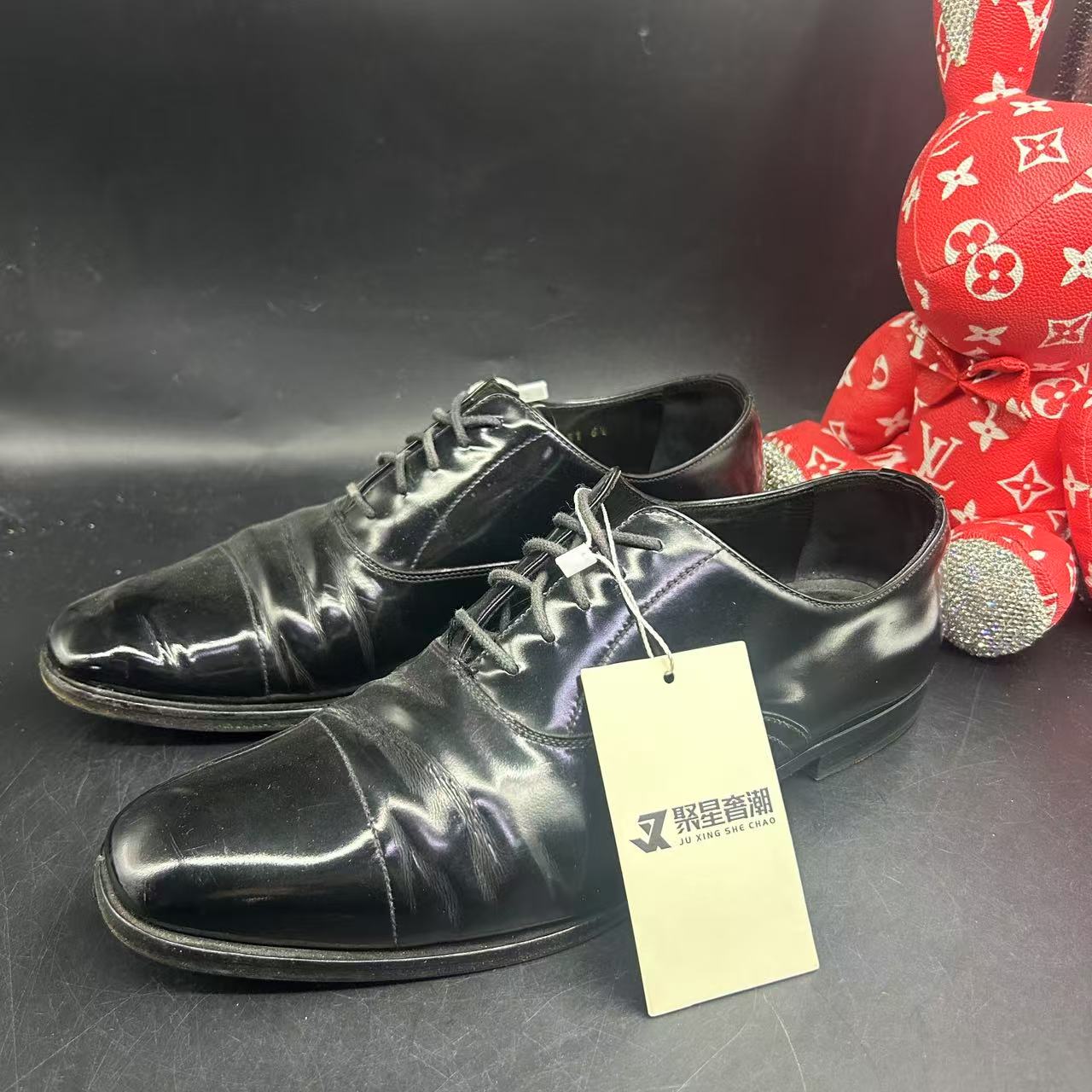 95新 Prada/普拉达 黑色亮面漆皮 皮鞋40.5欧码ddm1181