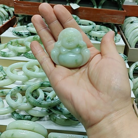 清****透闪石-蛇纹石玉未镶嵌颈饰