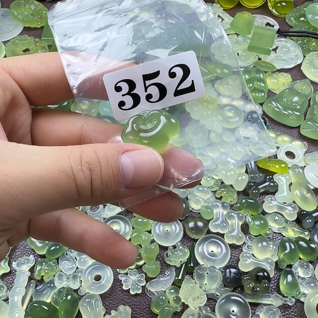 金***花蛇纹石玉未镶嵌岫玉吊坠