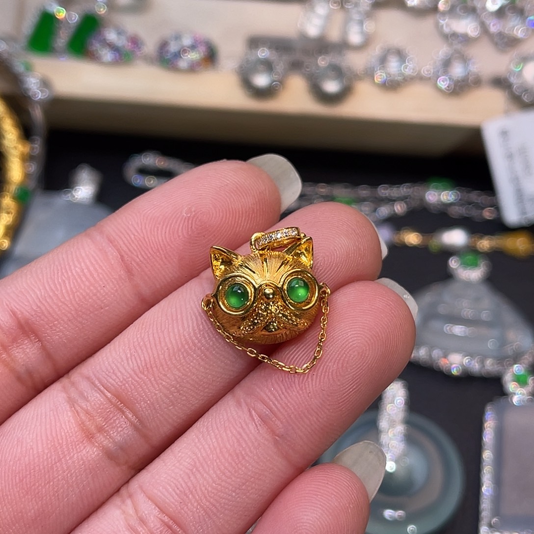 翡翠18K金镶嵌颈饰猫