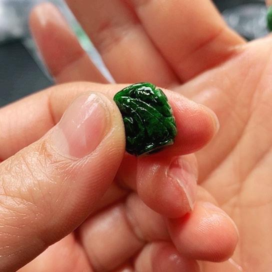 翡翠未镶嵌耳饰童***挂件