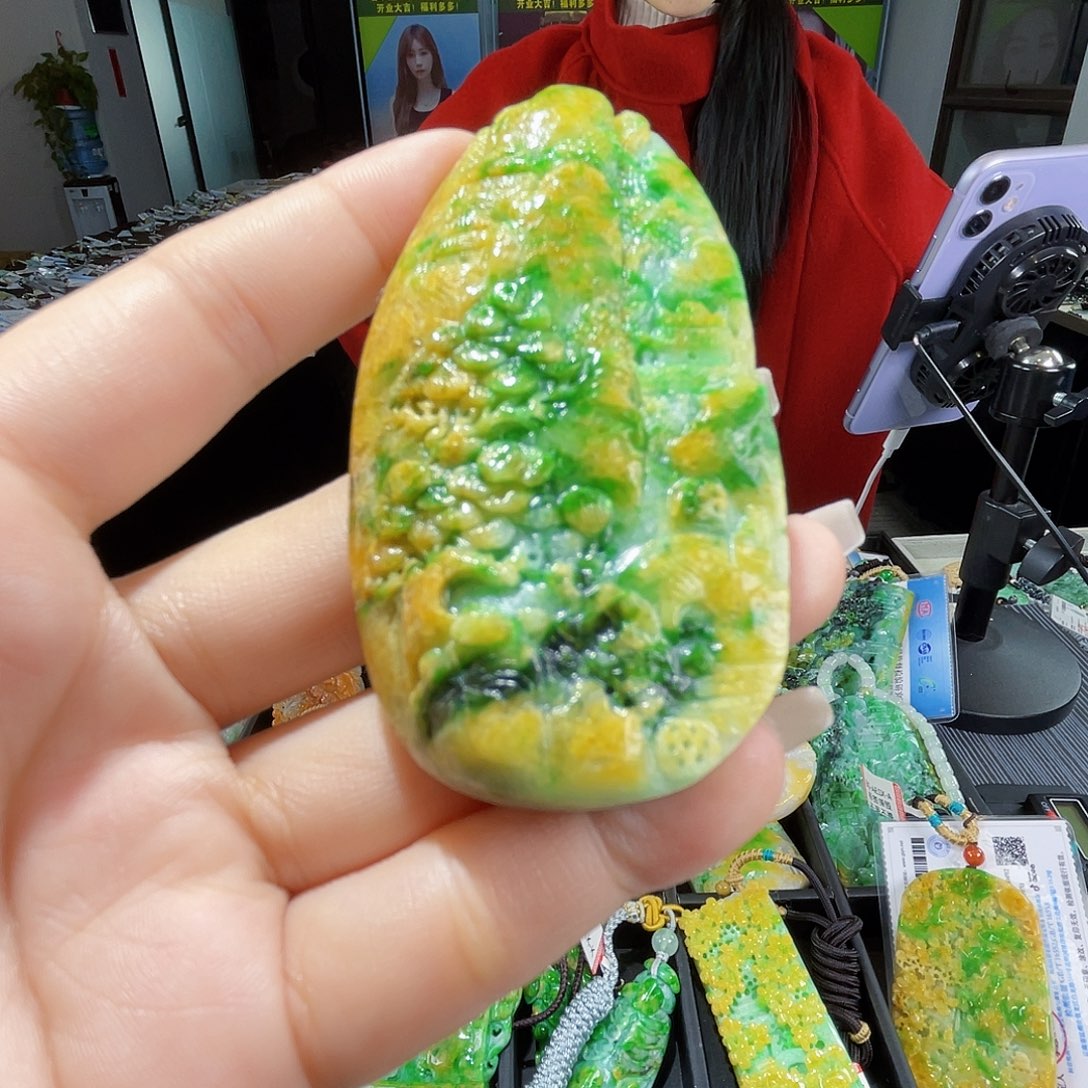 颈饰未镶嵌翡翠一