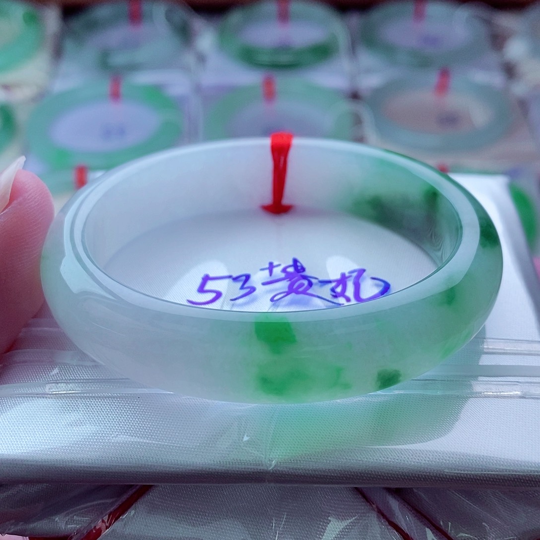 翡翠未镶嵌手镯（贵妃镯）阳绿翠绿绿野仙踪冰润细腻起胶