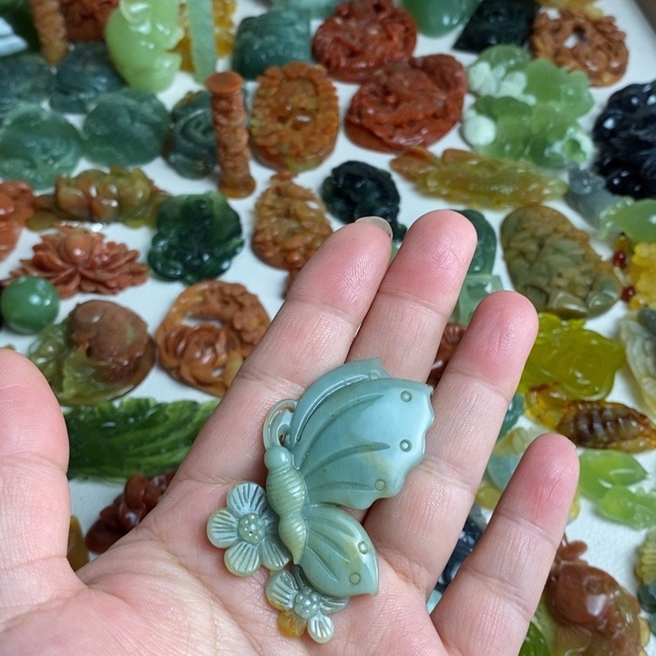 蛇纹石玉颈饰未镶嵌