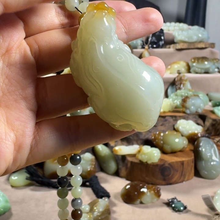 和田玉（糖玉）未镶嵌颈饰