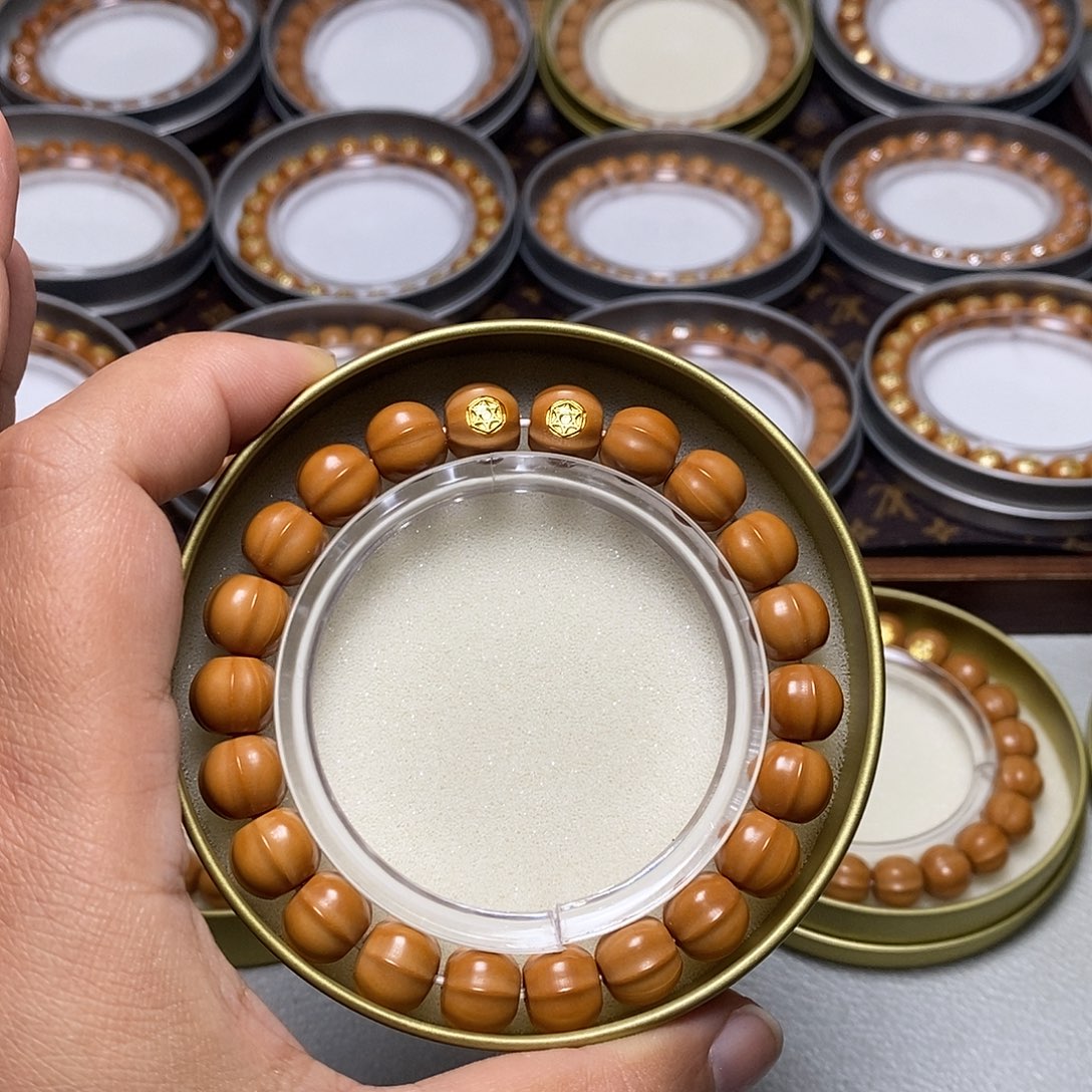 猴头核桃手串72号18k双标鲨鱼鳍11左右