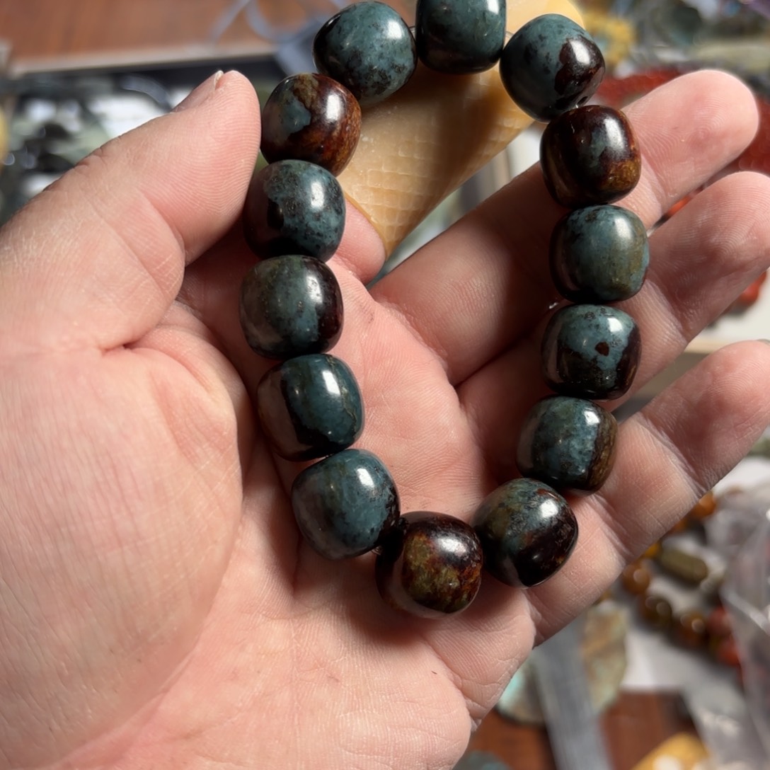 蛇纹石玉颈饰未镶嵌玫*花