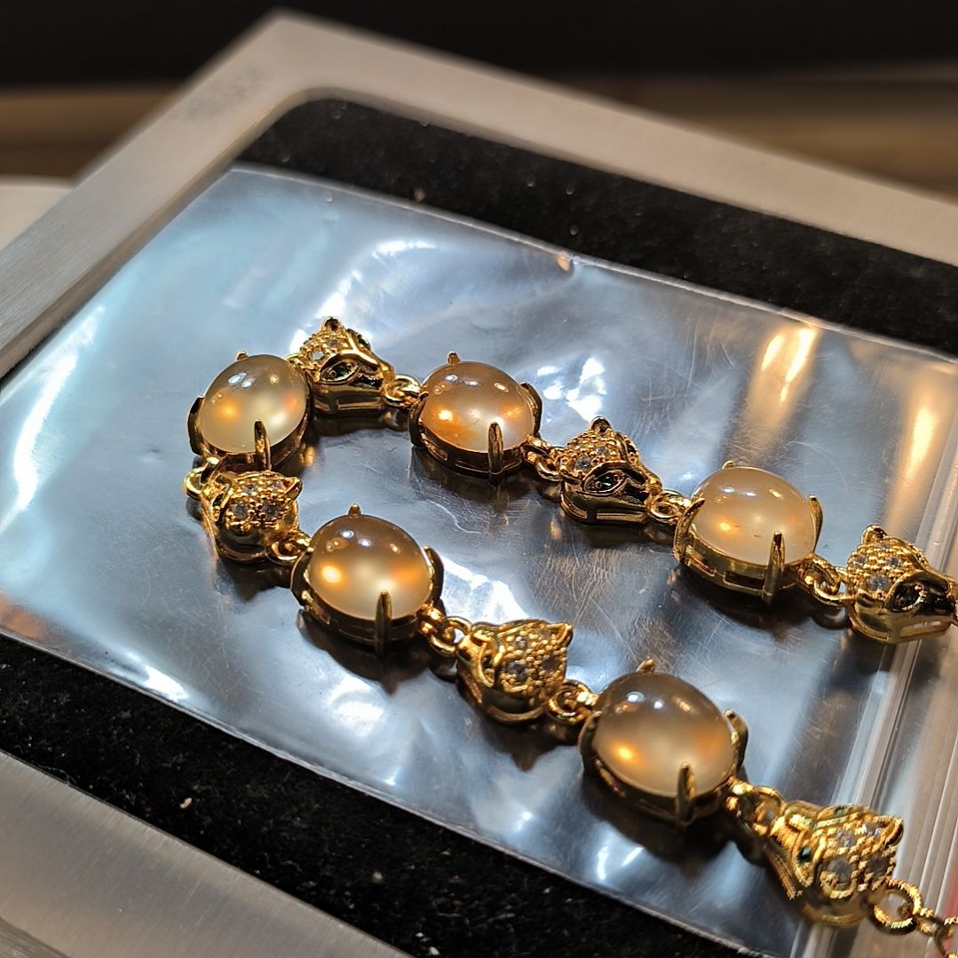 余***石英岩玉未镶嵌戒面