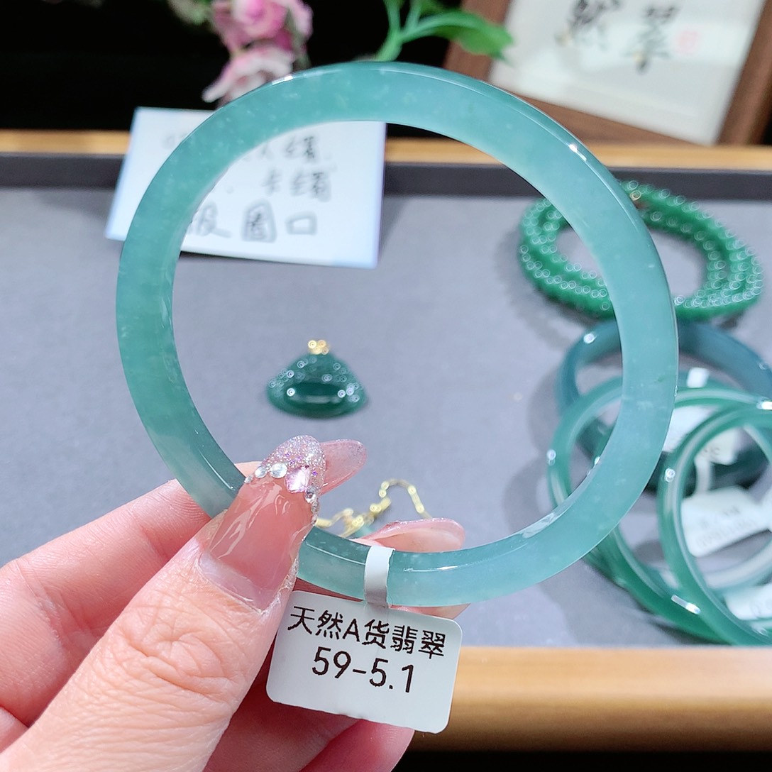 翡翠手镯（圆镯）未镶嵌