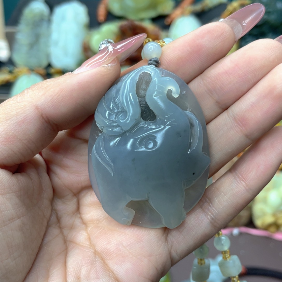 蛇纹石玉颈饰未镶嵌