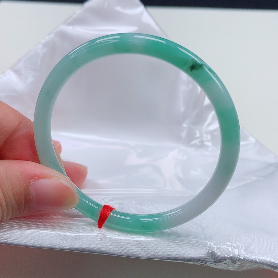 翡翠手镯未镶嵌53圆条