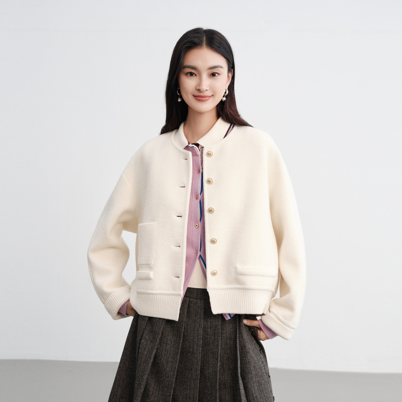 EP雅莹2025早秋新款女装 设计感奶油白宽松落肩圆领针织外套1535A