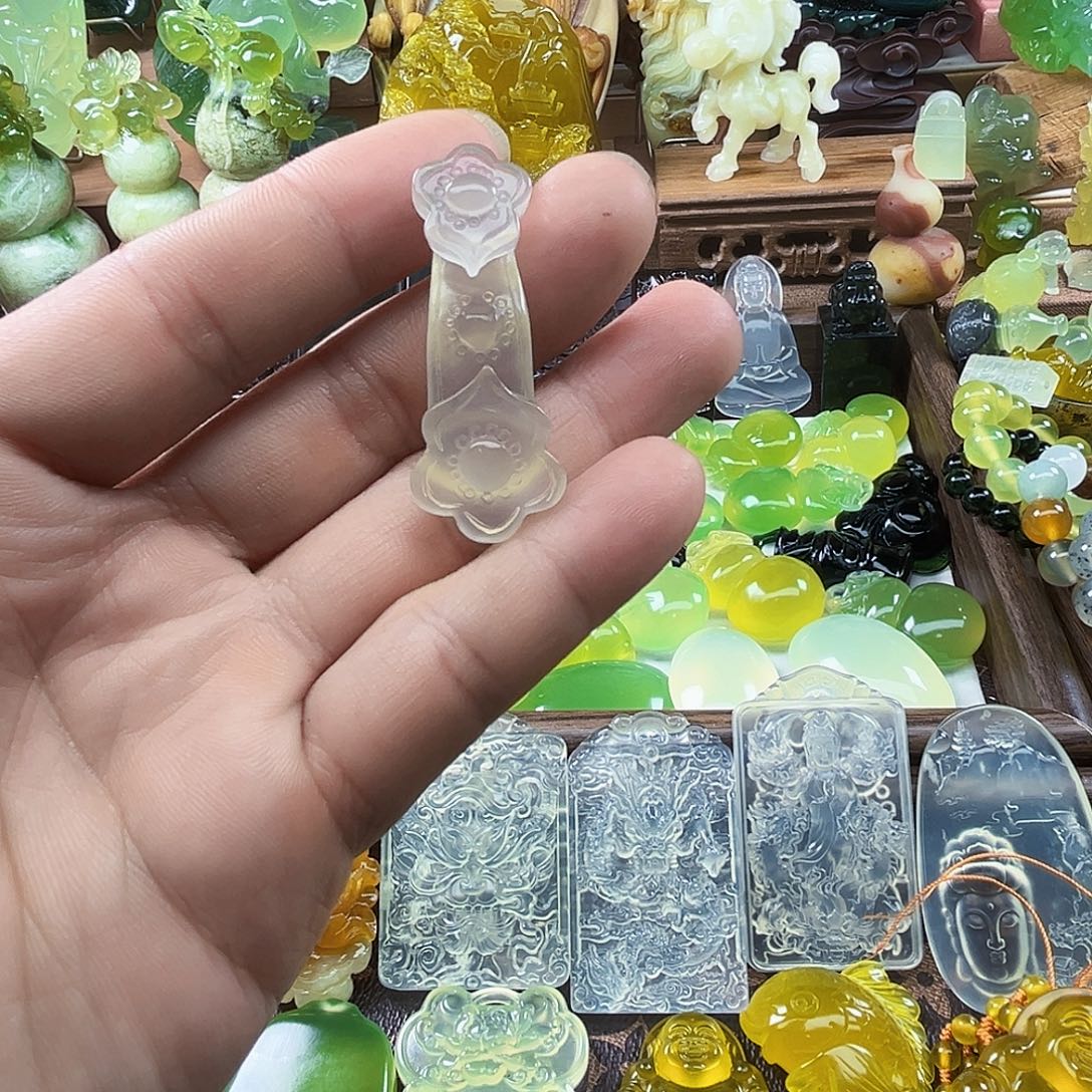 岫玉未镶嵌吊坠(不含链)