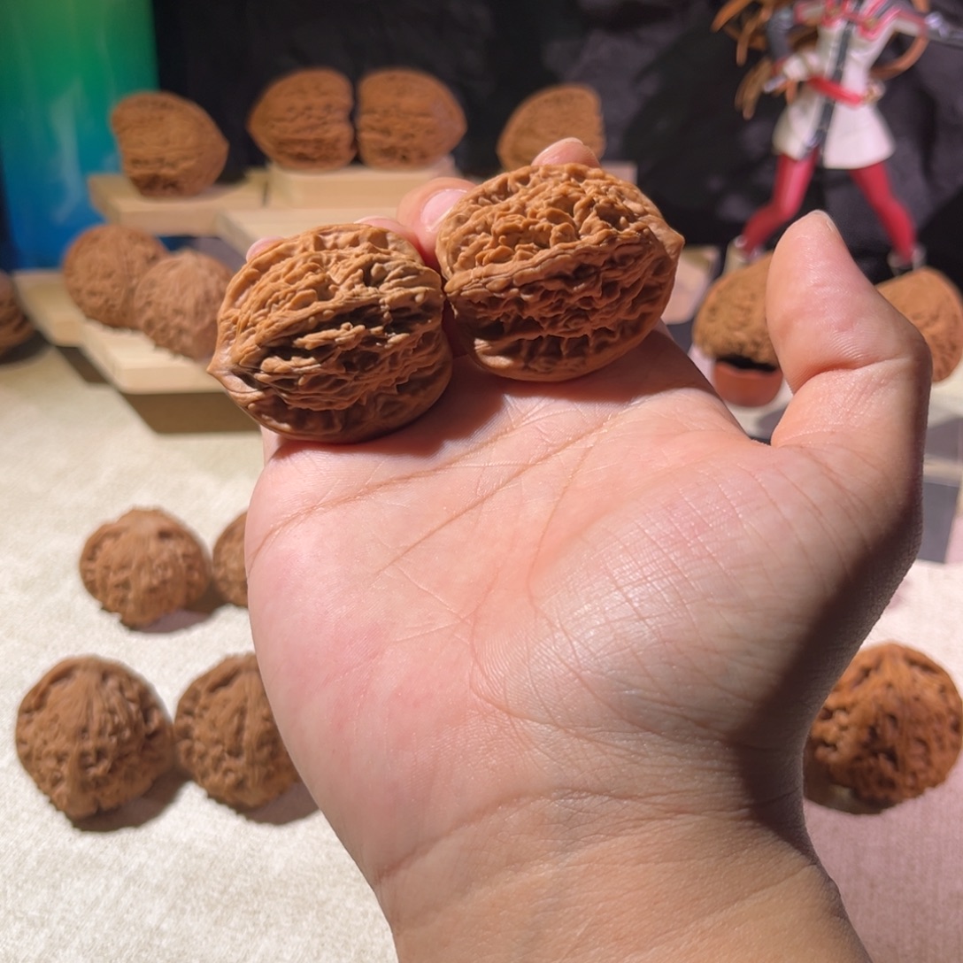 文玩核桃吊坠虎头