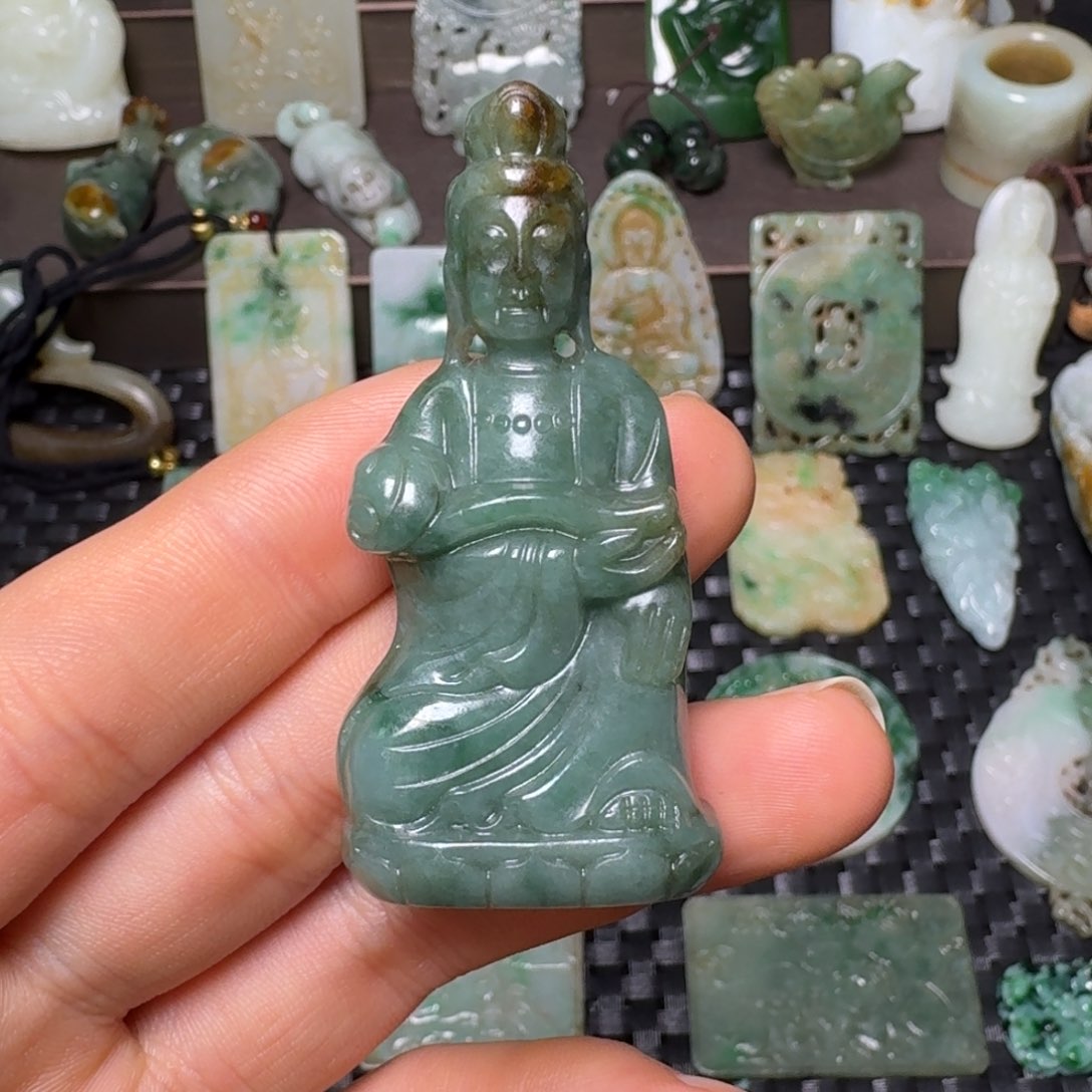 翡翠颈饰未镶嵌翡翠颈饰未镶嵌..