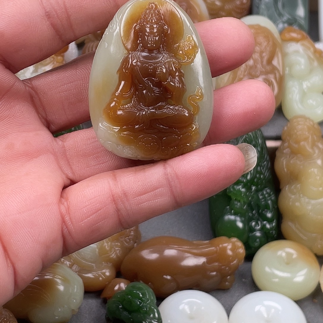 孤***5和田玉未镶嵌颈饰