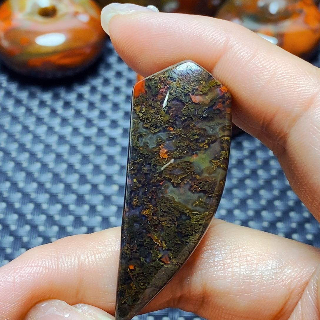 未镶嵌颈饰玛瑙/玉髓无*