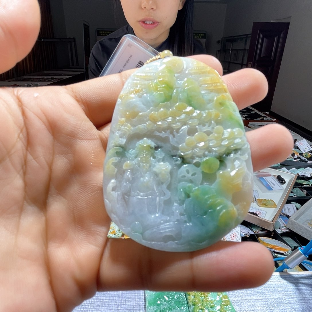 翡翠未镶嵌颈饰一