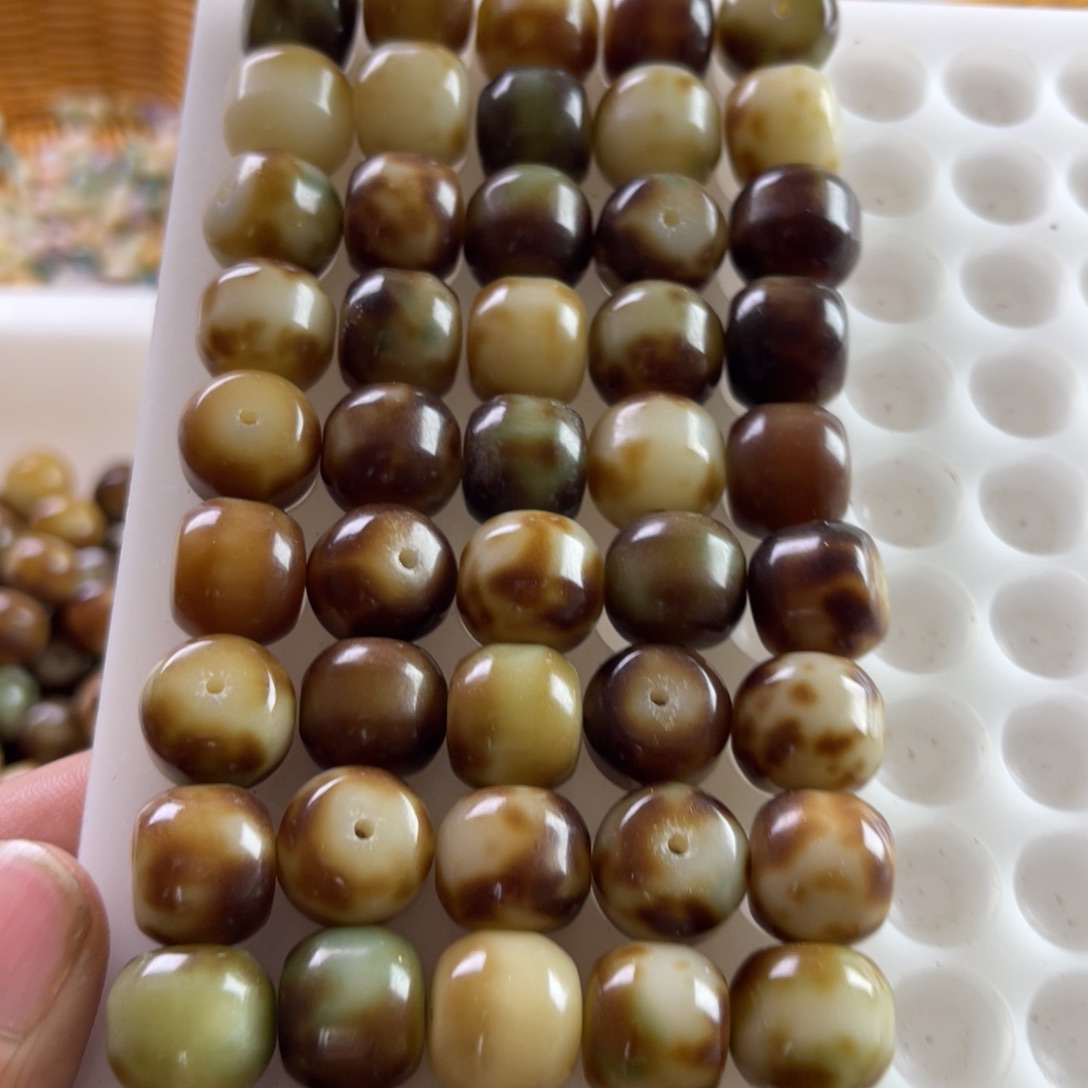 白玉菩提吊坠瑕疵14-13斑点狗汉堡50颗