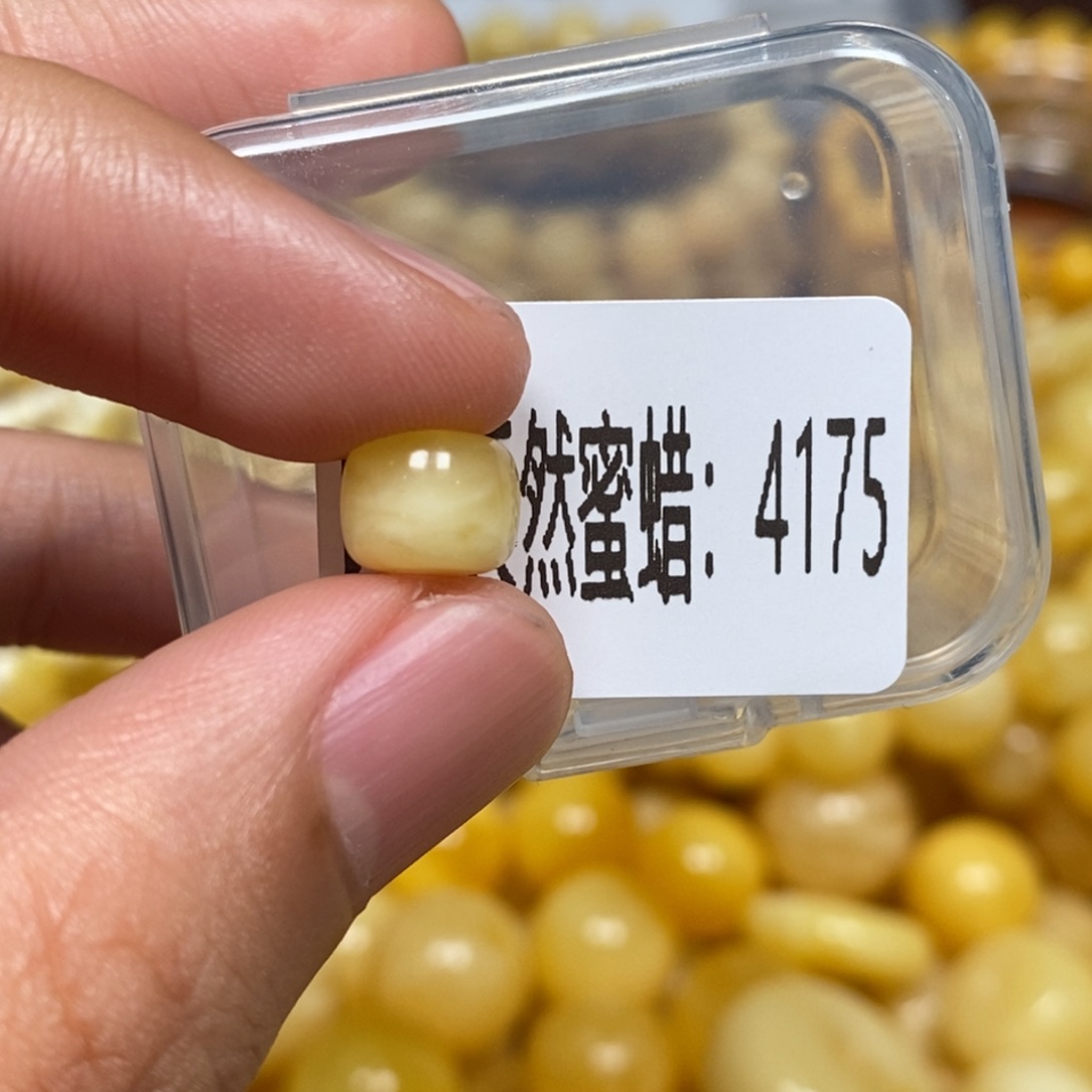 蜜蜡未镶嵌珠宝奇石4175