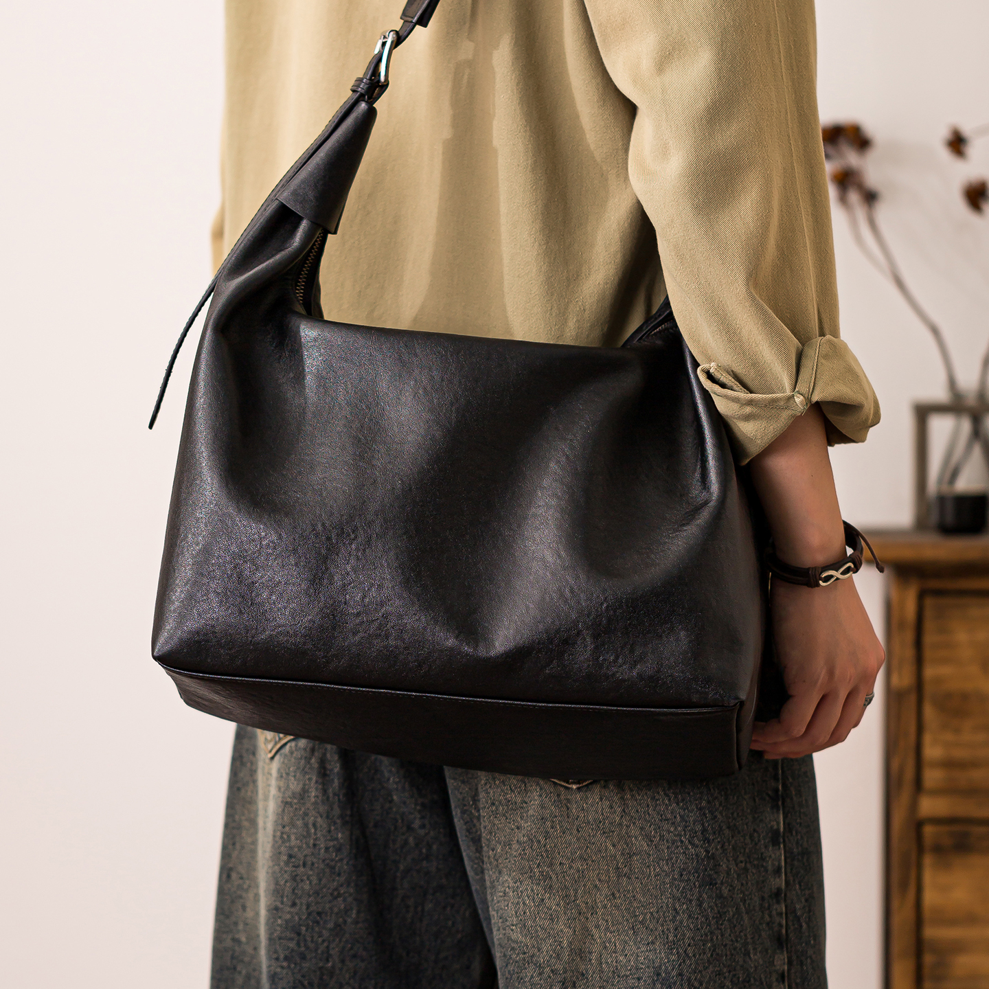 后步原创真皮单肩斜挎包头层牛皮大容量中性饺子包潮牌男士背包女