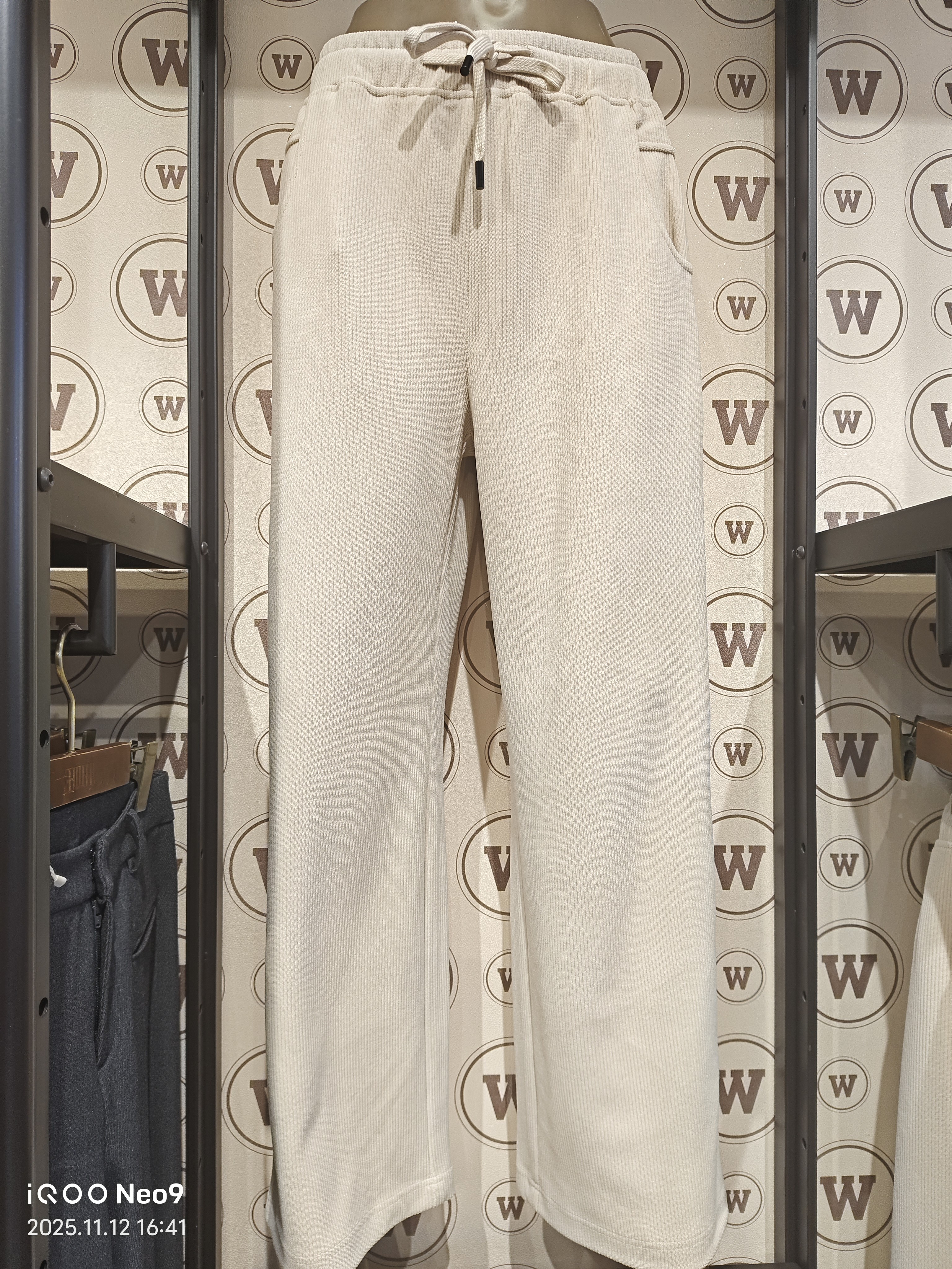 6614-20米白色加绒加厚窄版阔腿裤女秋冬高腰垂感休闲直筒裤