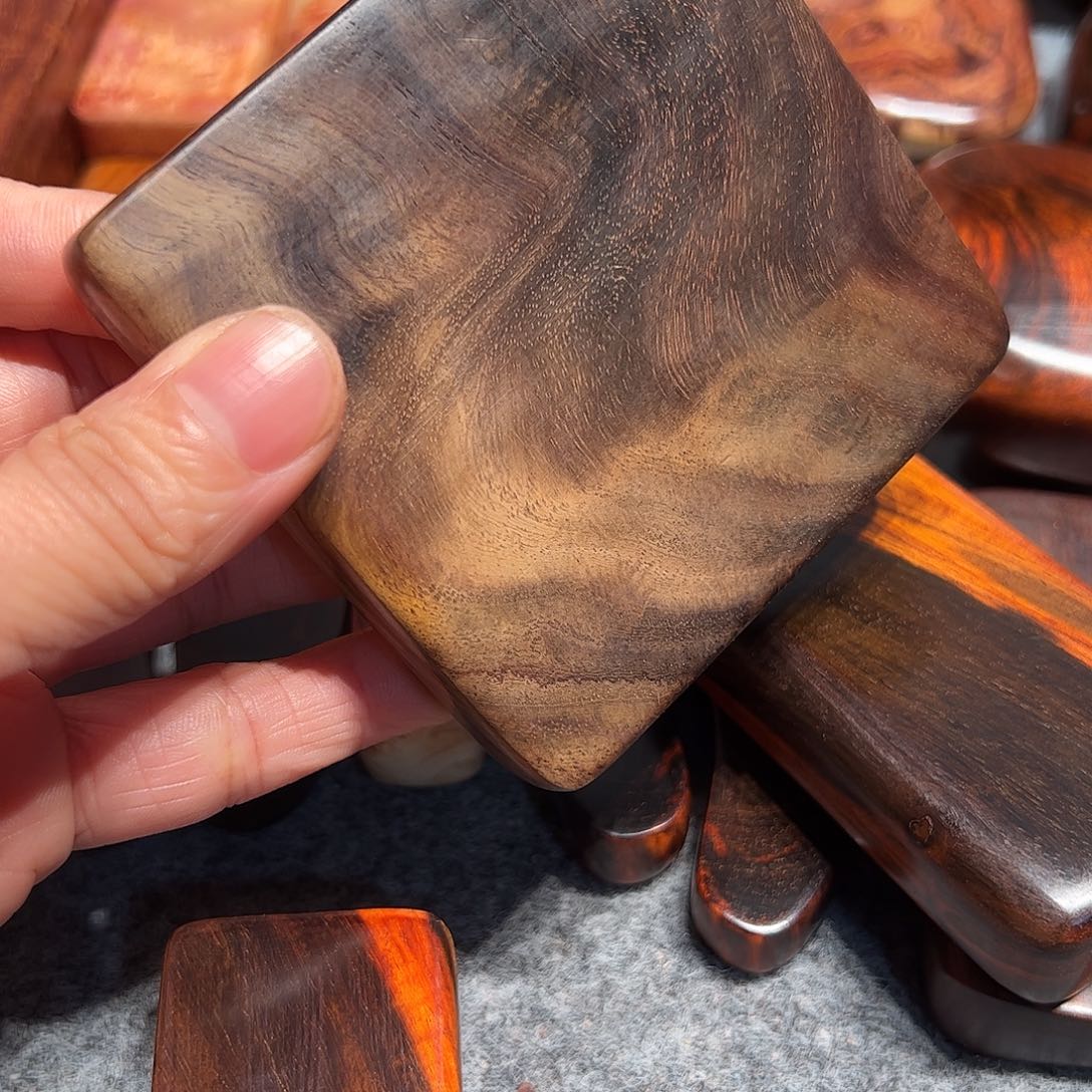 形***M交趾黄檀（大红酸枝）