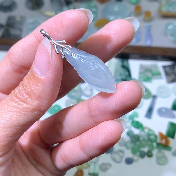 翡翠颈饰未镶嵌羽毛