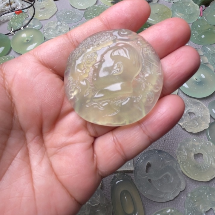 岫玉吊坠(赠链)未镶嵌傲***峰