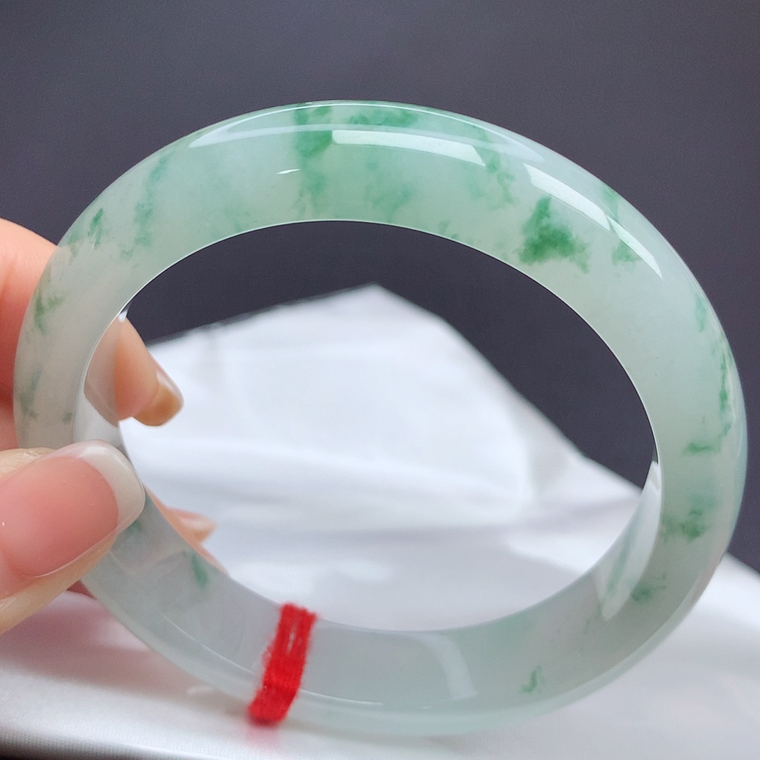 翡翠手镯未镶嵌l n n m n m m n n m