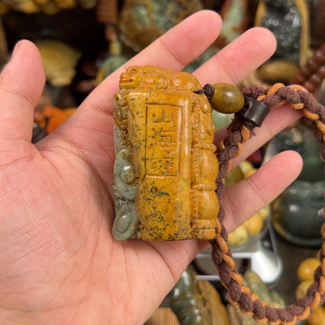 岫岩河磨玉（透闪石质玉）未镶嵌把件