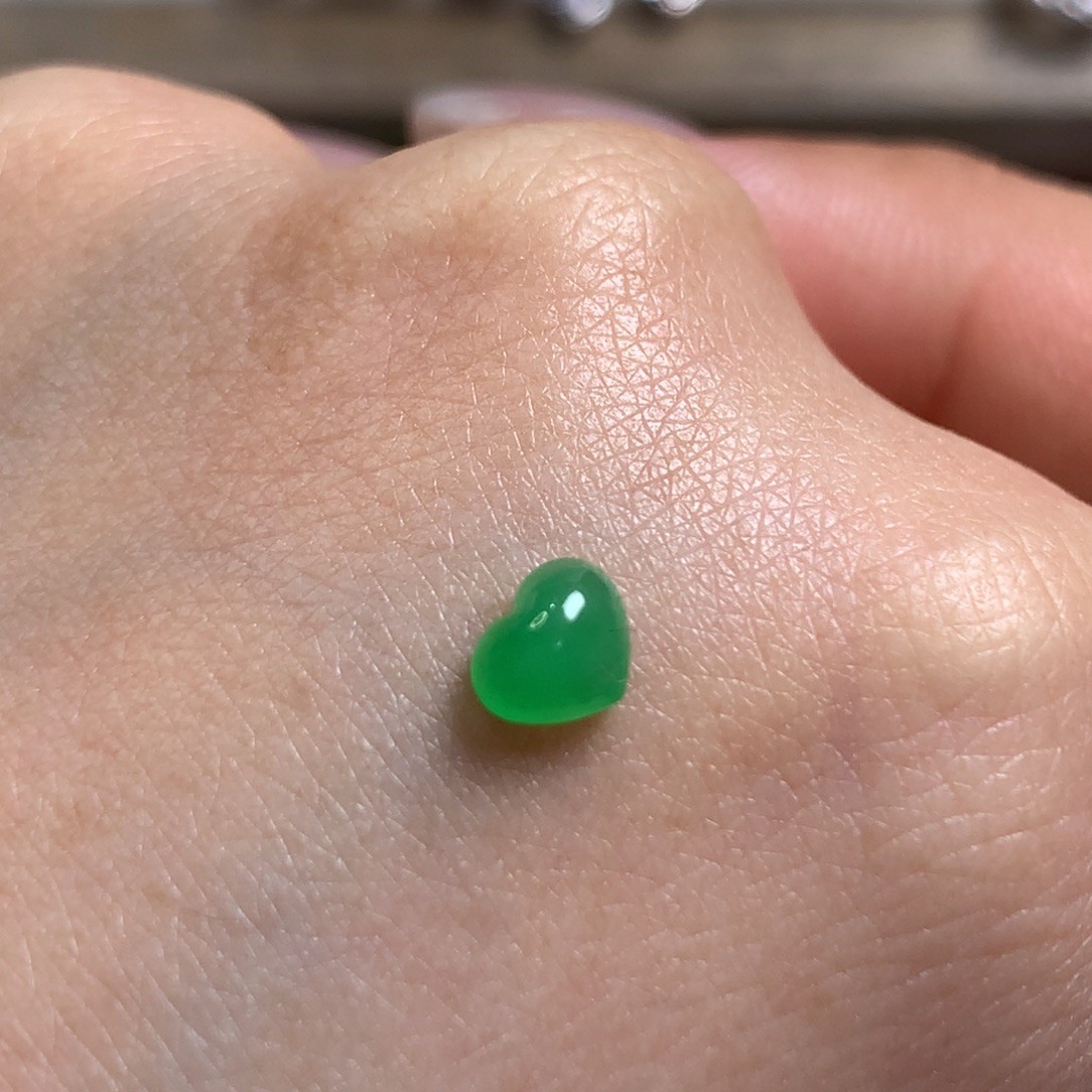 翡翠未镶嵌颈饰绿爱心