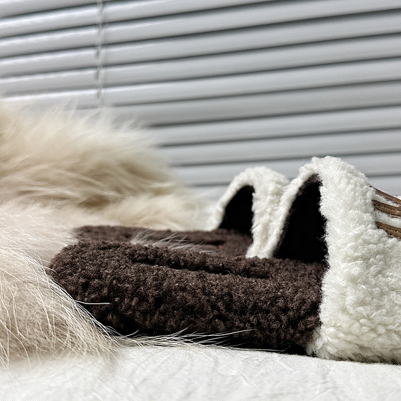 随机发一双鞋子（码子可以备注）