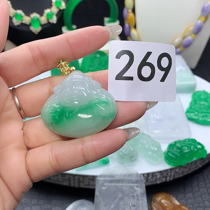 翡翠吊坠(赠链)未镶嵌