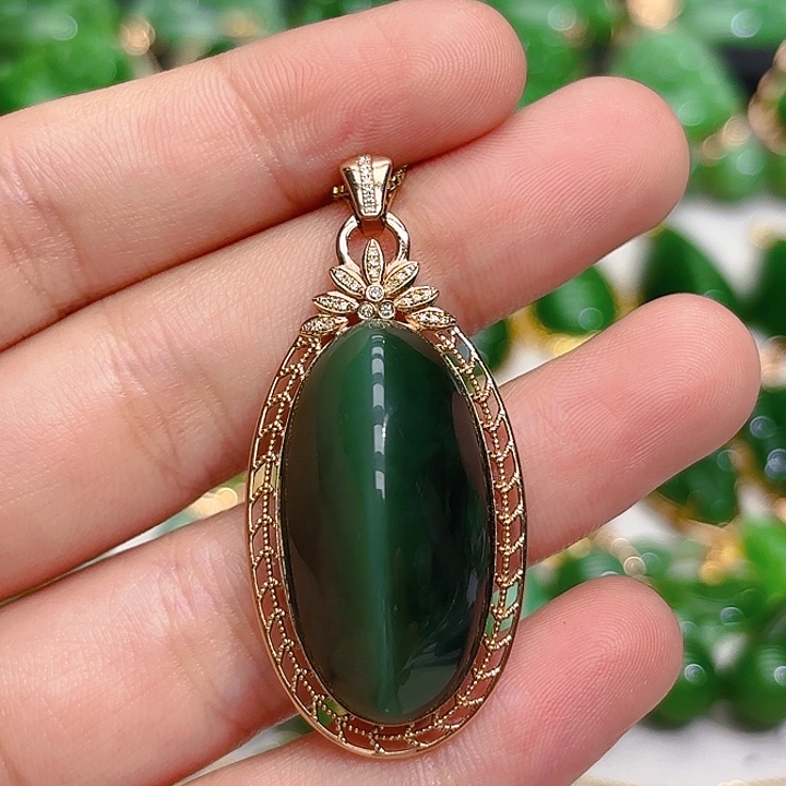 和田玉（碧玉）颈饰18K金镶嵌