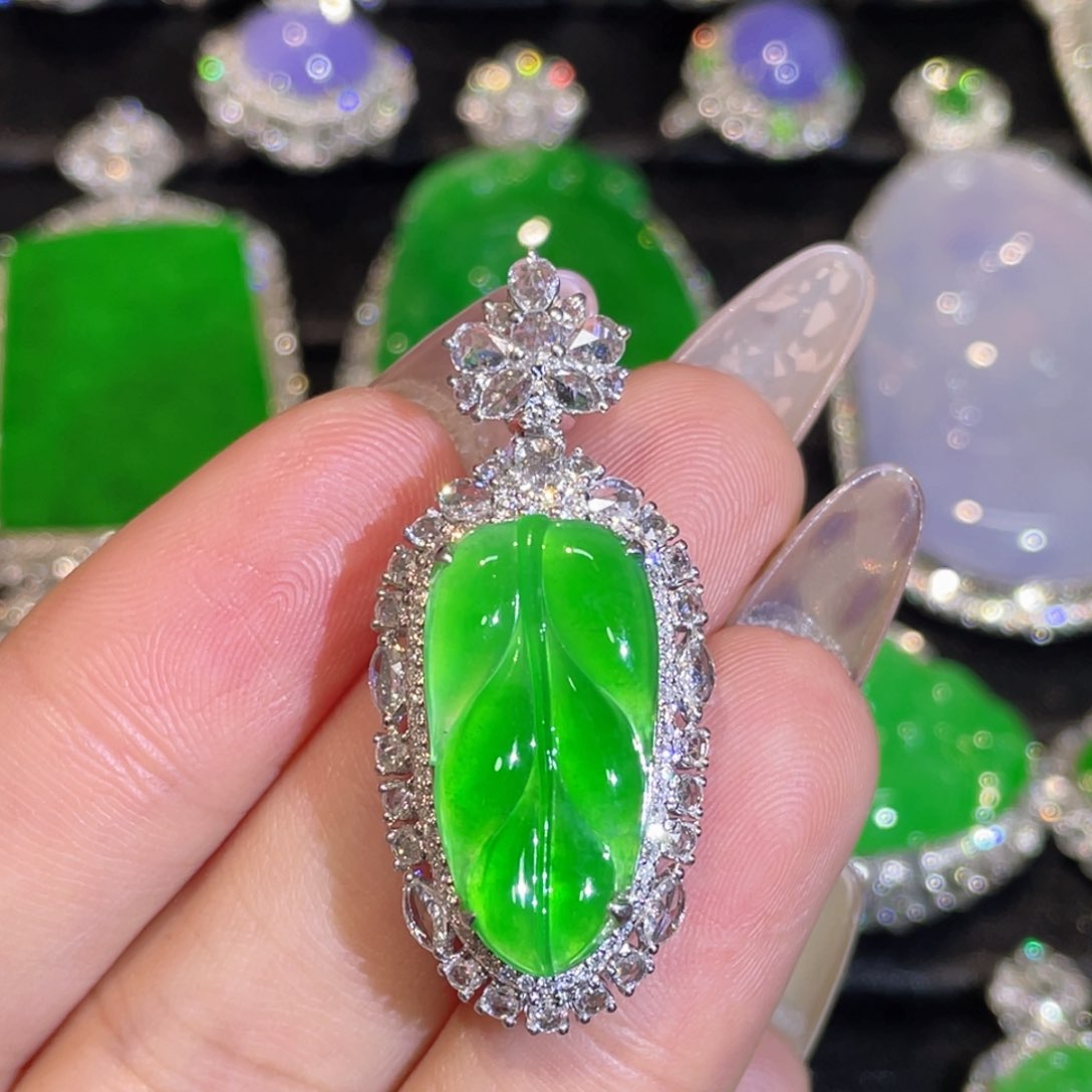 翡翠吊坠(不含链)18K金镶嵌伴钻