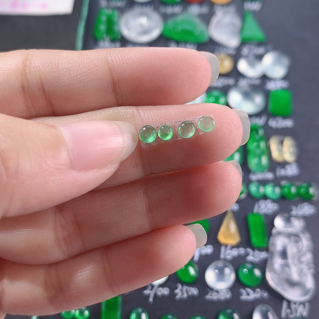 【闪购商品】翡翠颈饰未镶嵌小顶珠4个