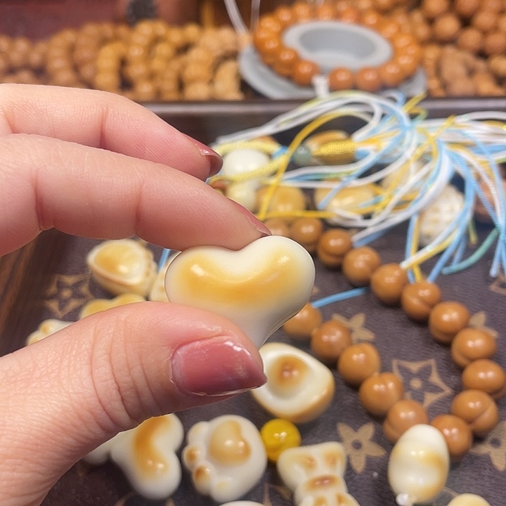 木欣**荣爱心配饰。        