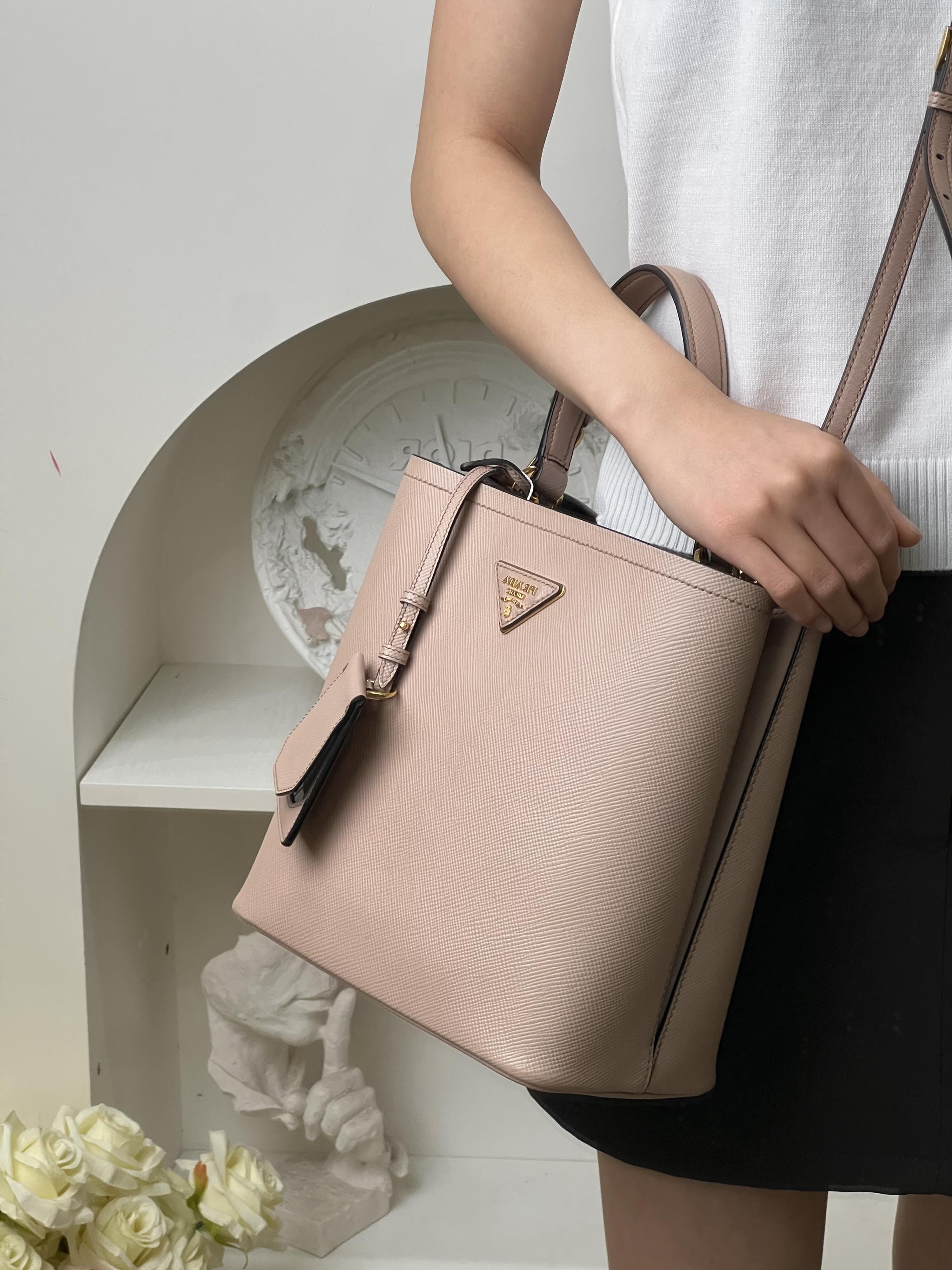99新 Prada/普拉达 prada 中号水桶包奶茶色/99新/优选