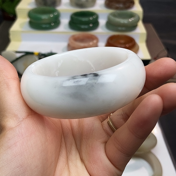 石英质玉手镯未镶嵌追**好